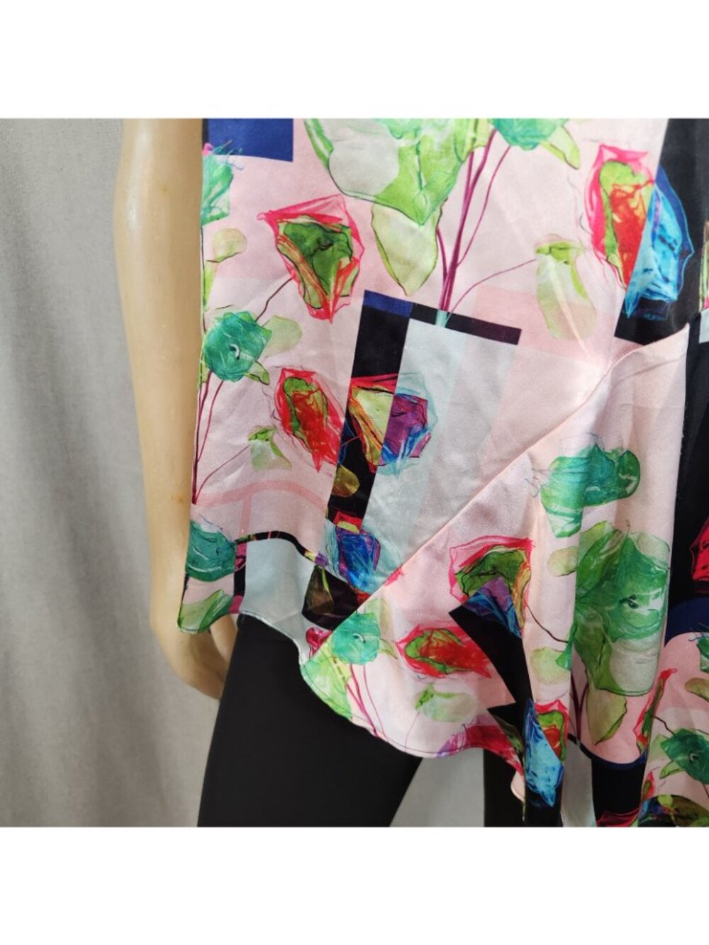 Clover Canyon Abstract Floral Pink Crew Neck Slvlss Assym Blouse Top Shirt LARGE - Picture 7 of 8